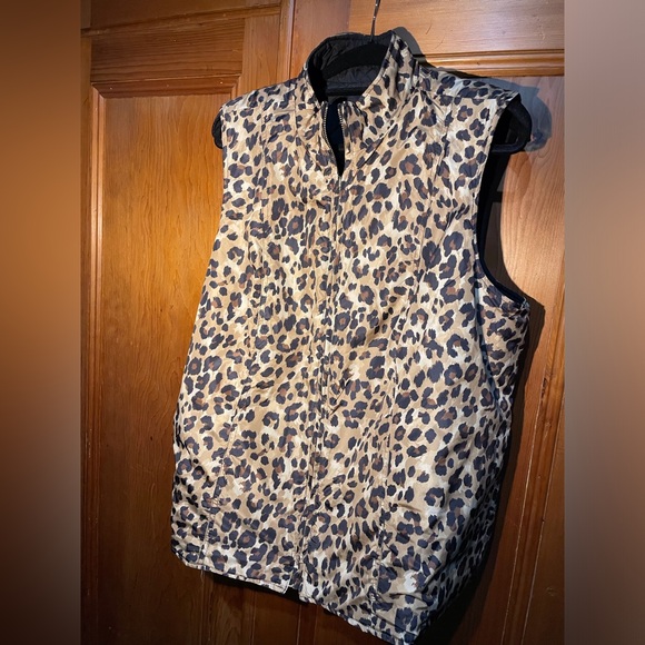 Black and Cheetah print reversible quilted vest. - Picture 3 of 9